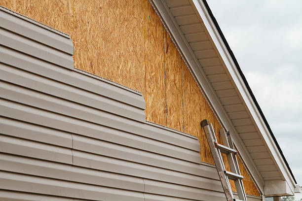 Professional Siding Inspection technician working in Glen Rock, PA